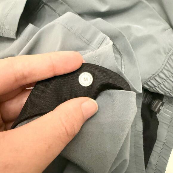 Lululemon Mens Gray Pace Breaker Short Size Medium - Picture 4 of 4